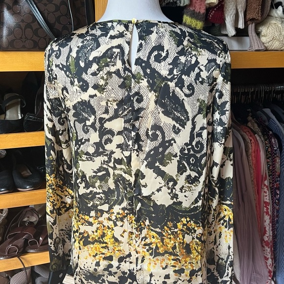 ⭐️BOGO FREE⭐️ Vince Camuto EUC blouse - Picture 3 of 11